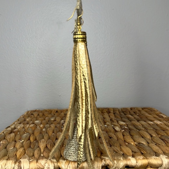 Leather gold fringe tassel earrings - new - Picture 3 of 4